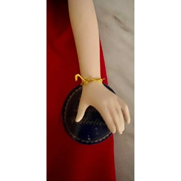 Anna Anando Snow White Porcelain Doll: Royal Heirloom Collection - Picture 7 of 10